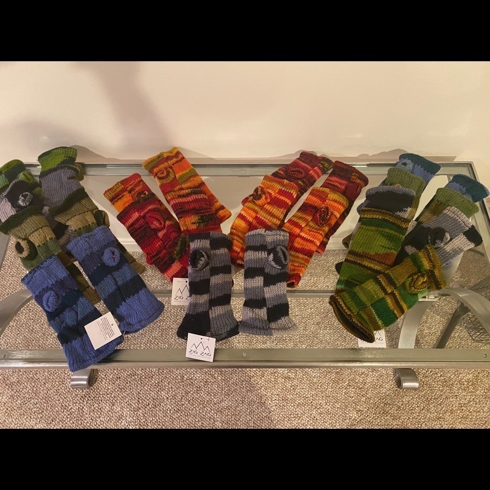 Zig Zag Fingerless Gloves - Boutique (NWT)